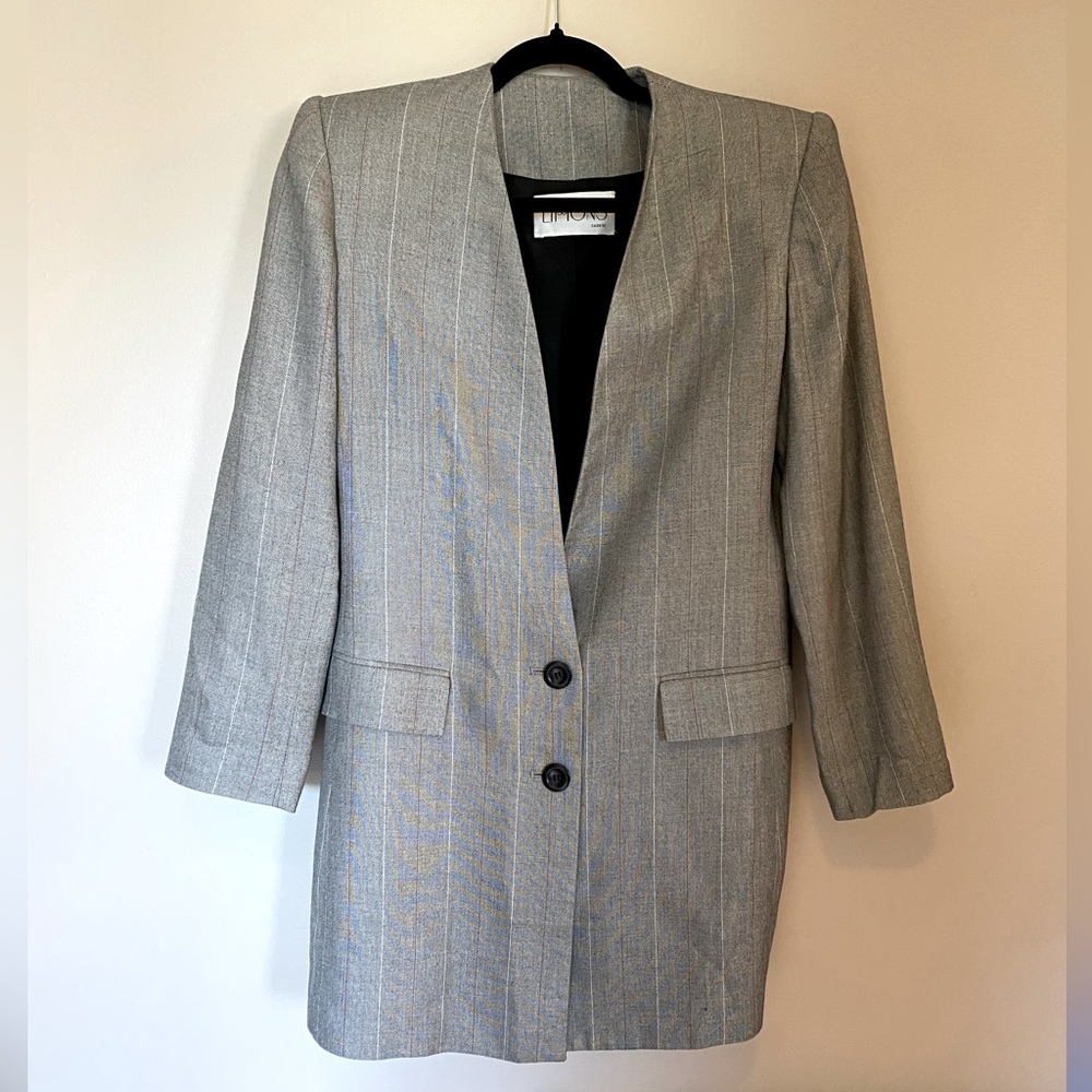 Vintage women’s blazer shoulder pads